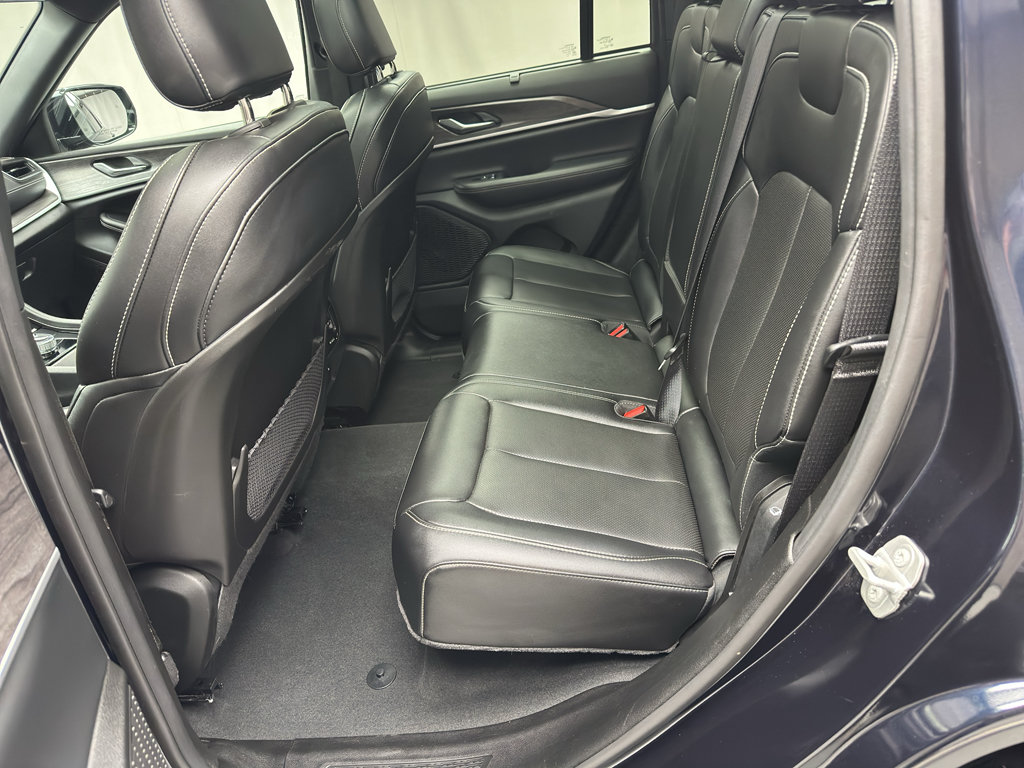 Used 2024 Jeep Grand Cherokee Limited w/ Luxury Tech Group II AWD/4WD image 14