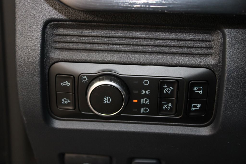 New 2026 Ford F250 Lariat w/ Black Appearance Package image 44