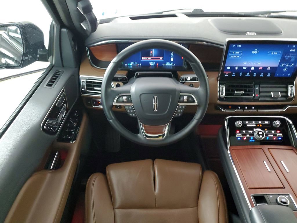 Used 2022 Lincoln Navigator Reserve w/ Monochromatic Package RWD image 16