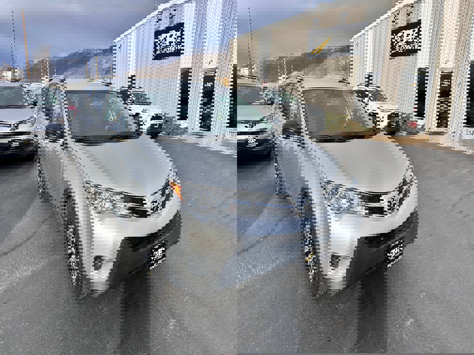 Used 2015 Toyota RAV4 LE image 1