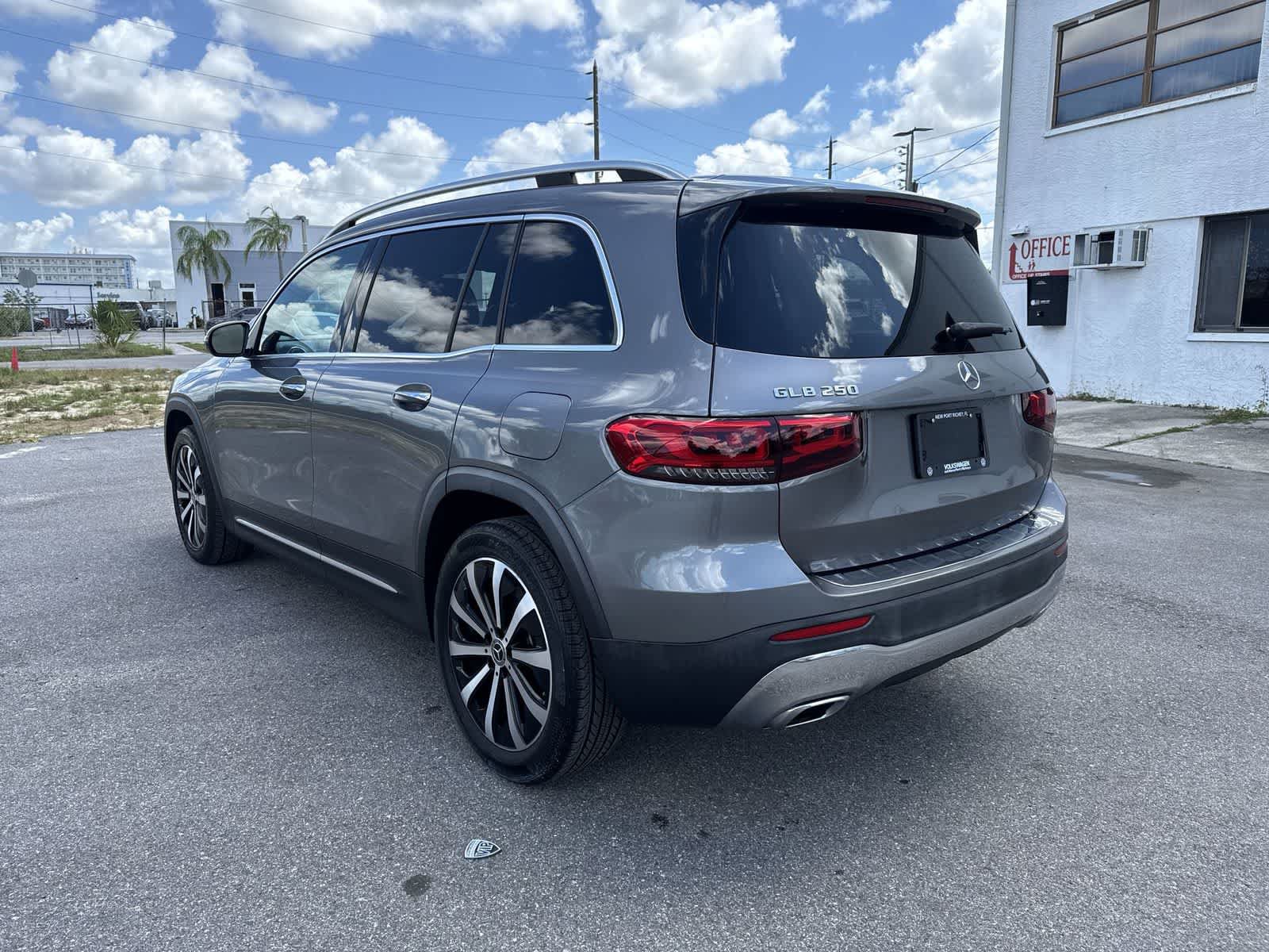 Used 2022 Mercedes-Benz GLB 250 image 4