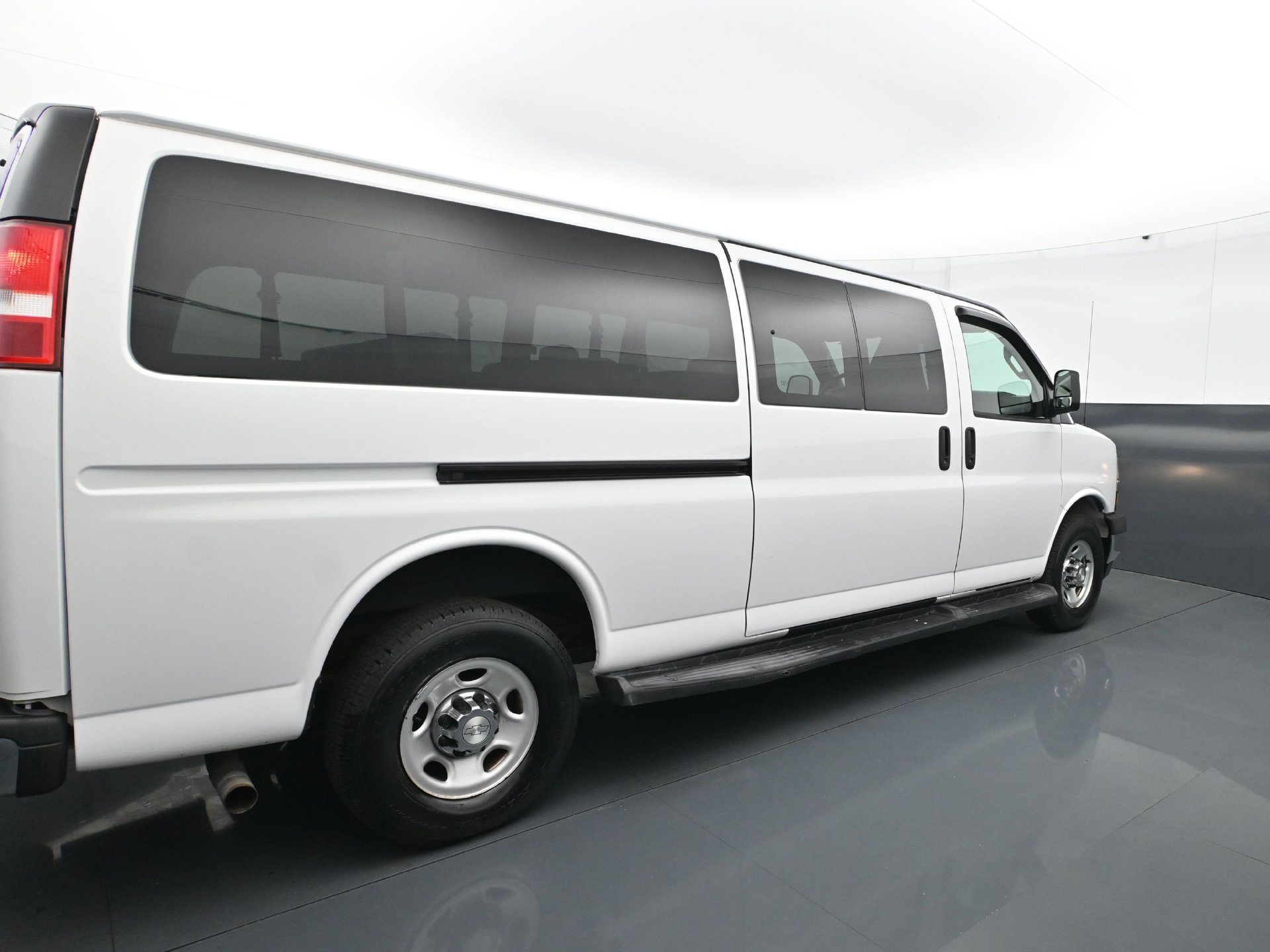 Used 2019 Chevrolet Express 3500 LT w/ LT Preferred Equipment Group RWD image 6