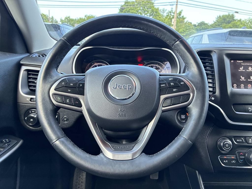 Used 2019 Jeep Cherokee Latitude Plus w/ Comfort/Convenience Group AWD/4WD image 19