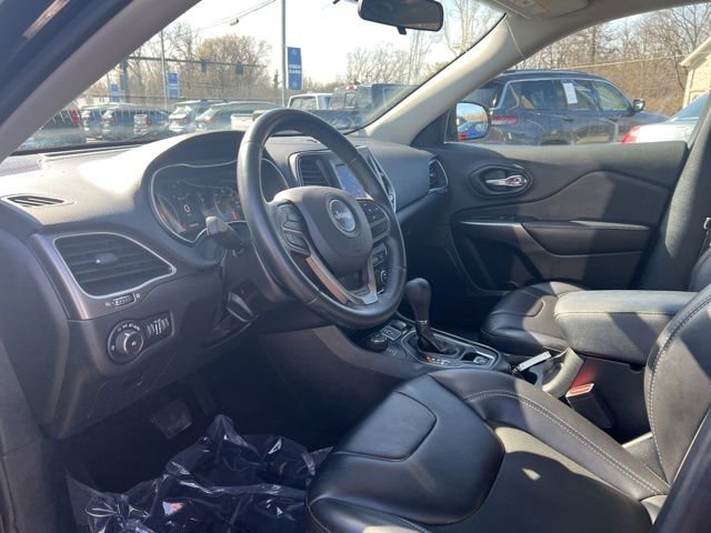 Used 2019 Jeep Cherokee Latitude Plus image 2