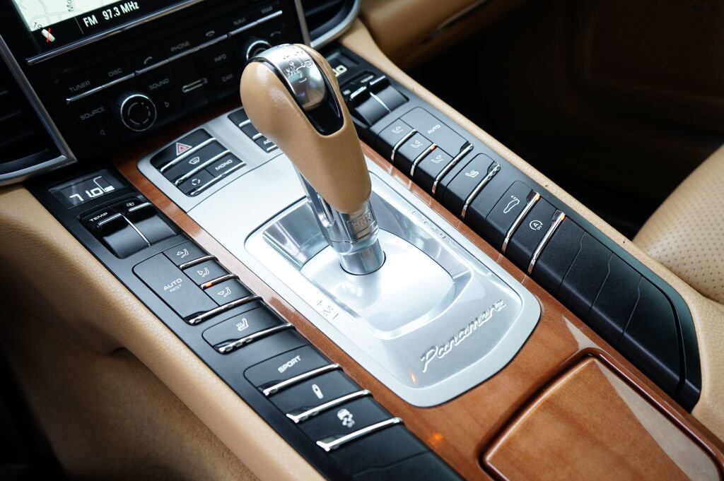Used 2011 Porsche Panamera 4 image 25