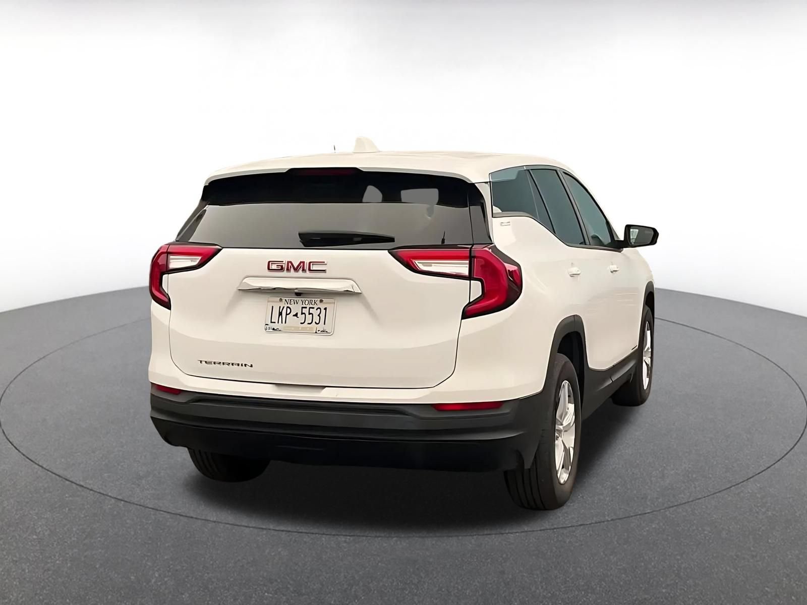 Used 2024 GMC Terrain SLE FWD image 12