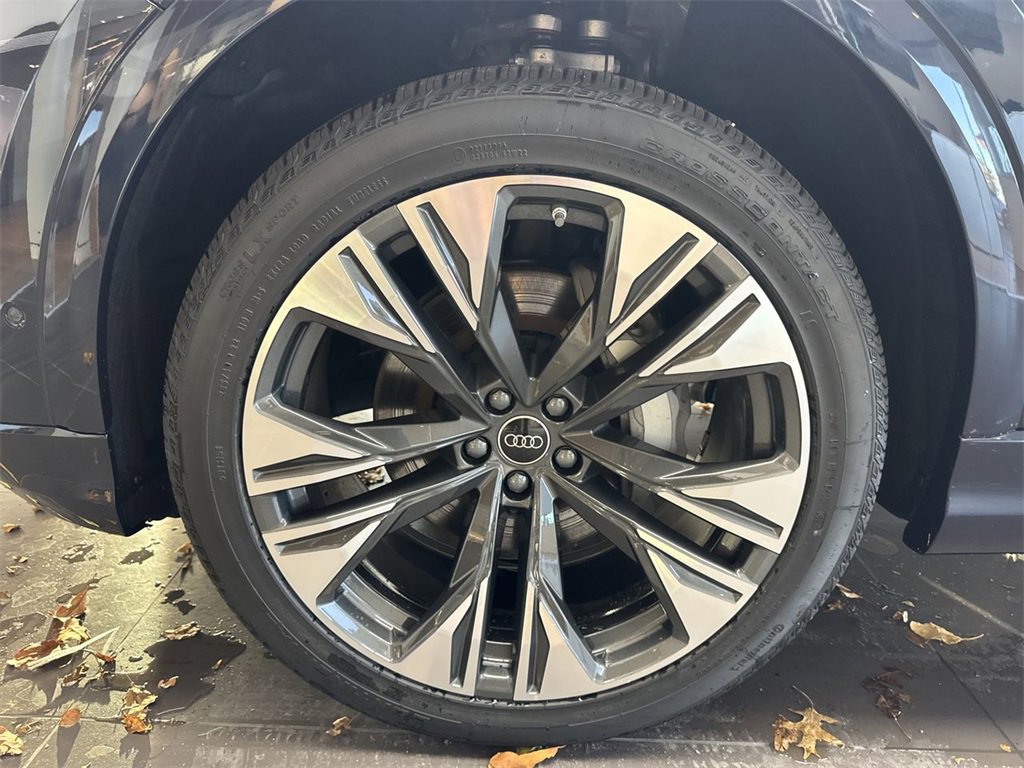 New 2025 Audi Q8 Premium image 10