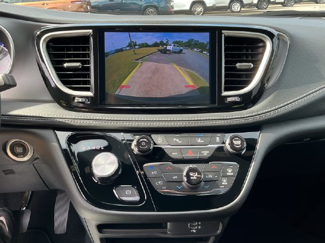 New 2027 Chrysler Pacifica Select FWD image 21