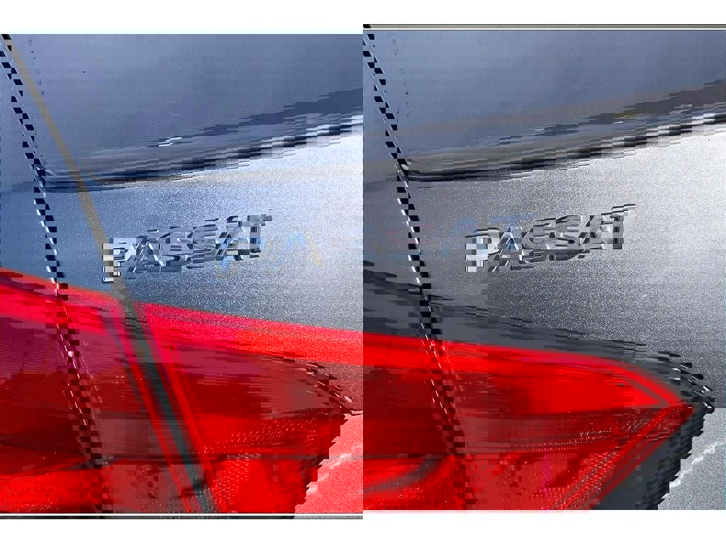 Used 2014 Volkswagen Passat TDI SEL Premium image 9