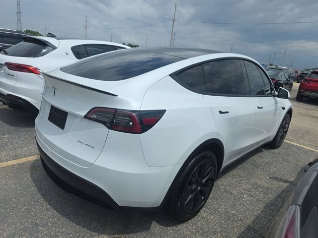 Used 2024 Tesla Model Y Long Range AWD/4WD image 3