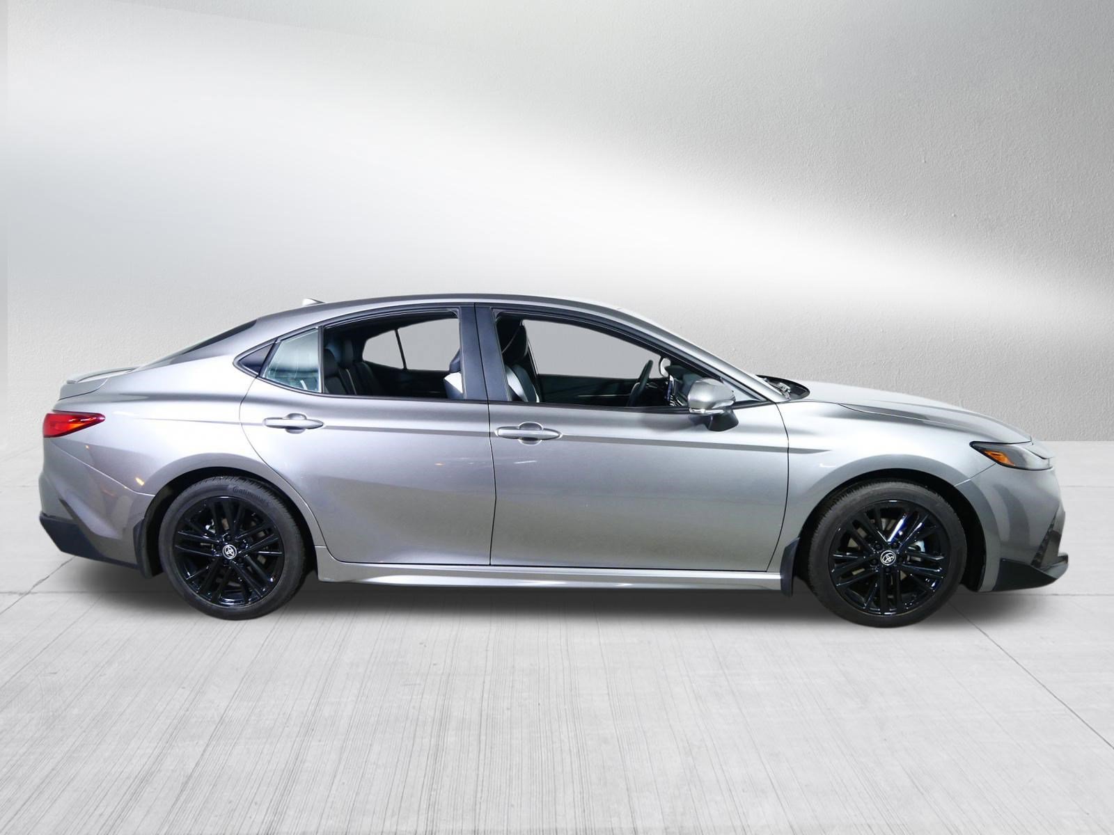 Used 2025 Toyota Camry SE FWD image 8