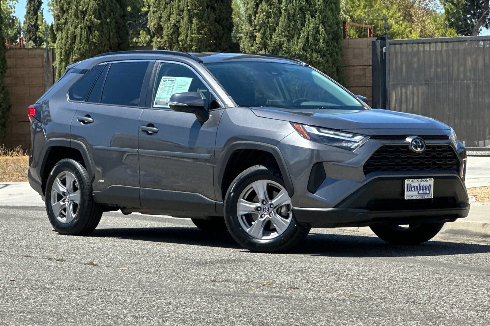 Used 2023 Toyota RAV4 LE AWD/4WD image 2