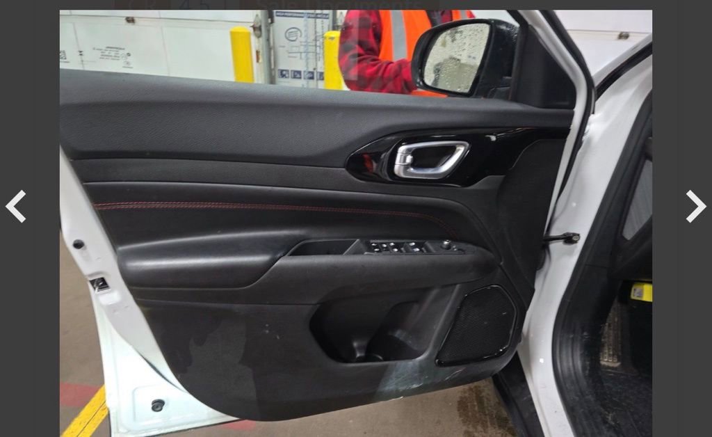 Used 2025 Jeep Compass Trailhawk image 10