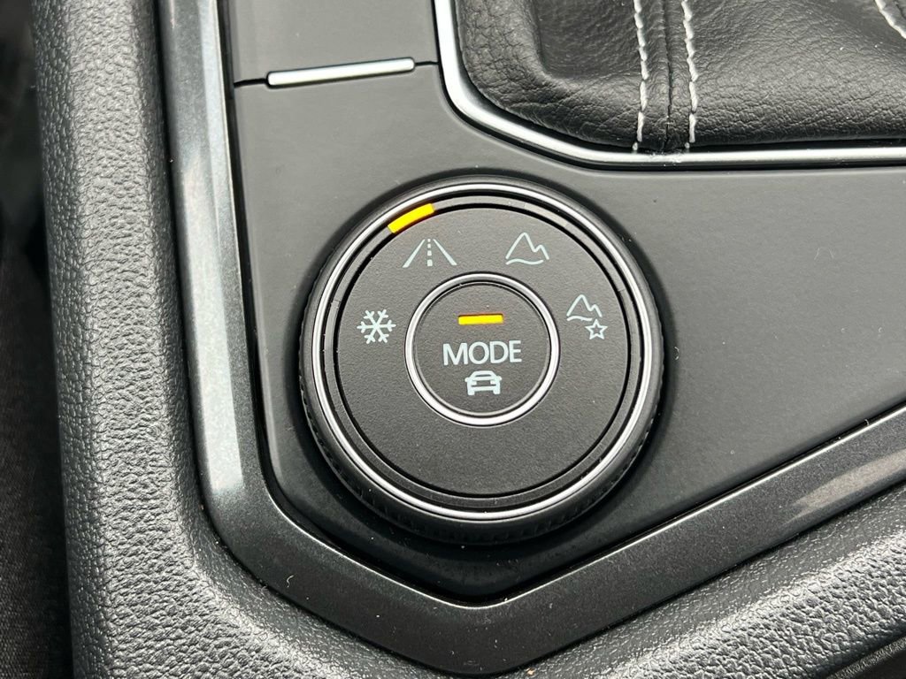 Used 2022 Volkswagen Tiguan SE R-Line image 32