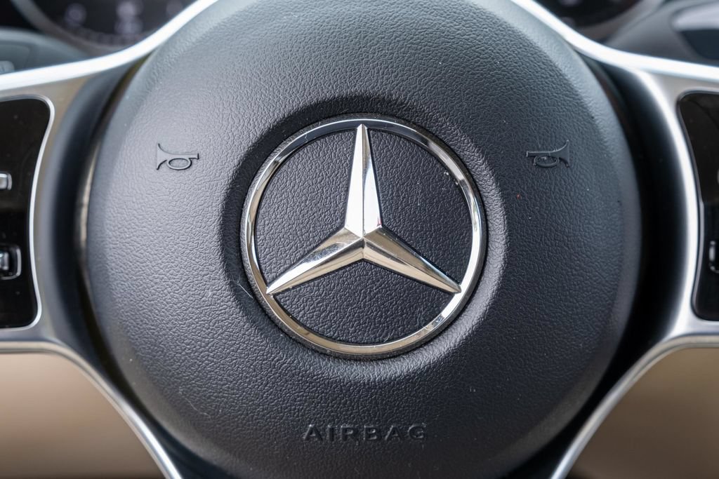 Used 2022 Mercedes-Benz GLC 300 4MATIC image 23