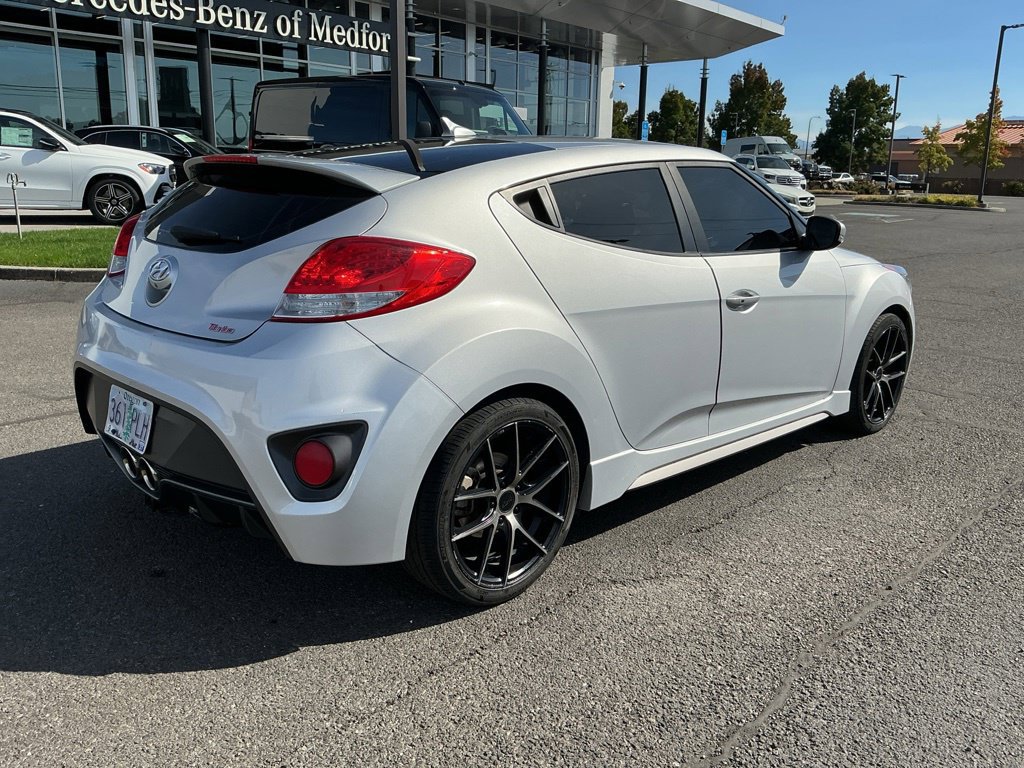 Used 2017 Hyundai Veloster Turbo FWD image 4