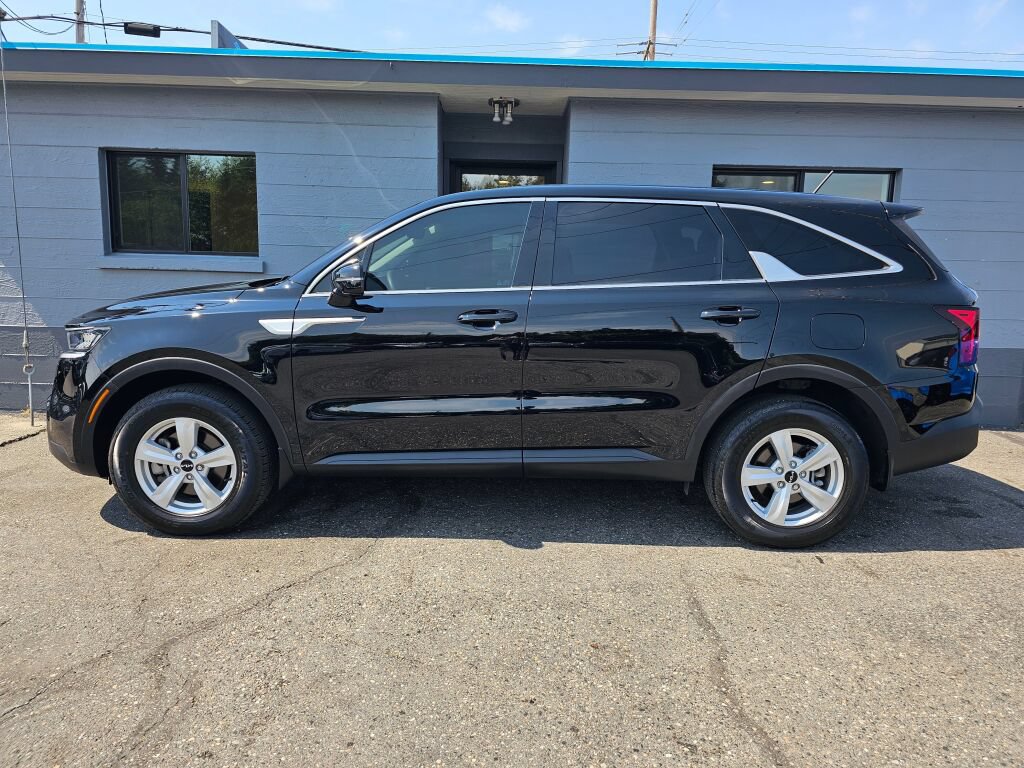 Used 2023 Kia Sorento LX AWD/4WD image 2