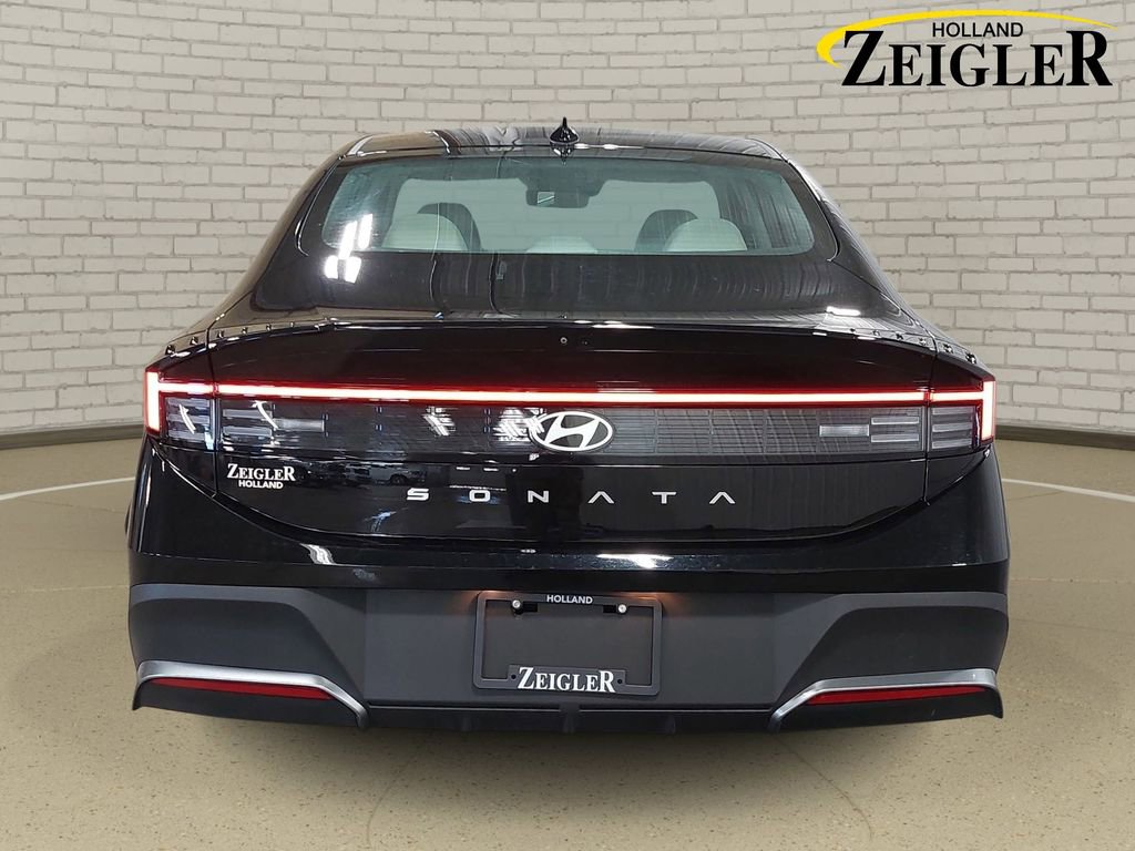 Certified 2025 Hyundai Sonata SE image 6