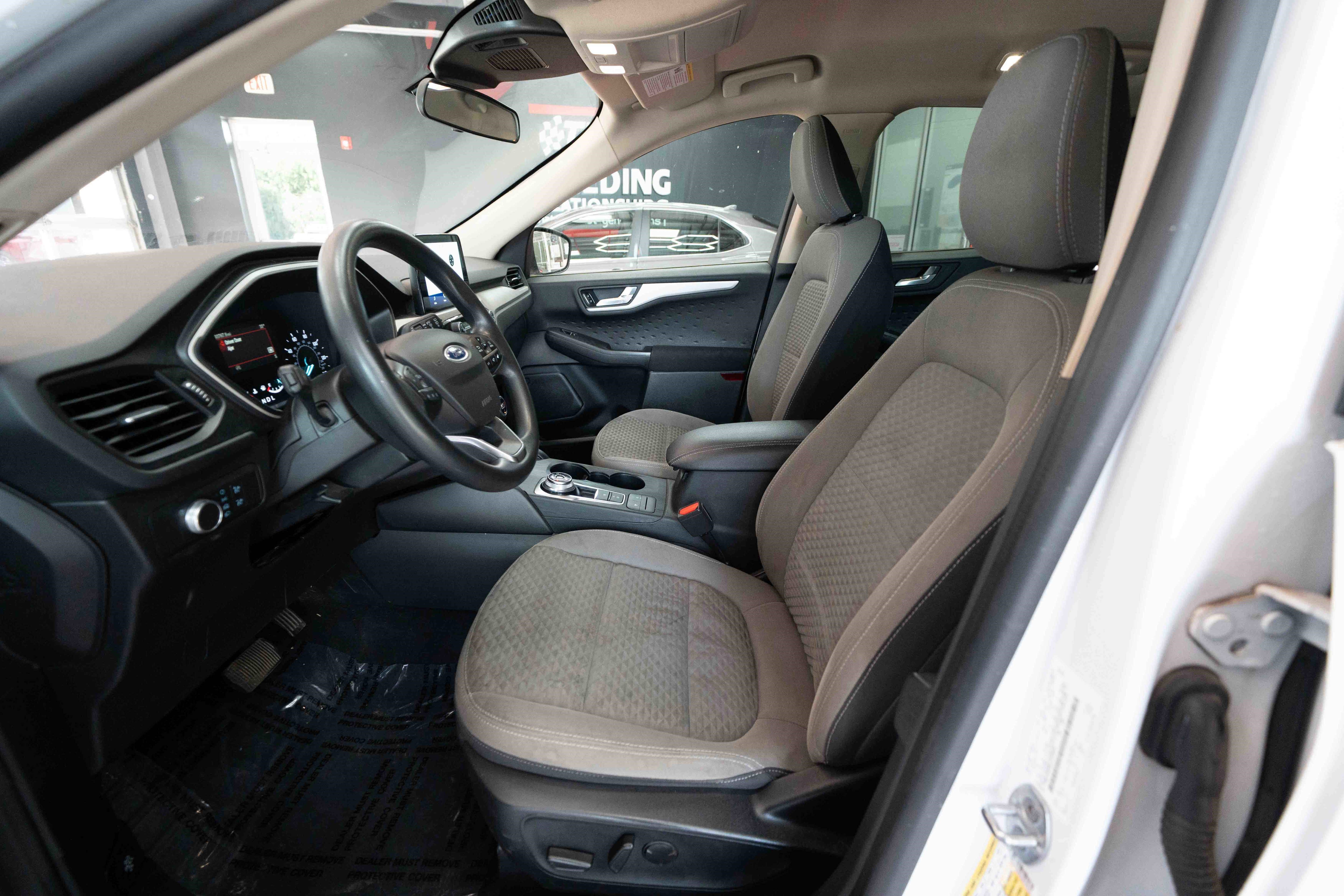 Used 2020 Ford Escape SE image 10