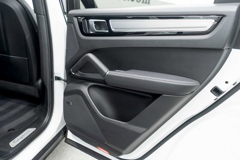Used 2023 Porsche Cayenne Platinum Edition image 27