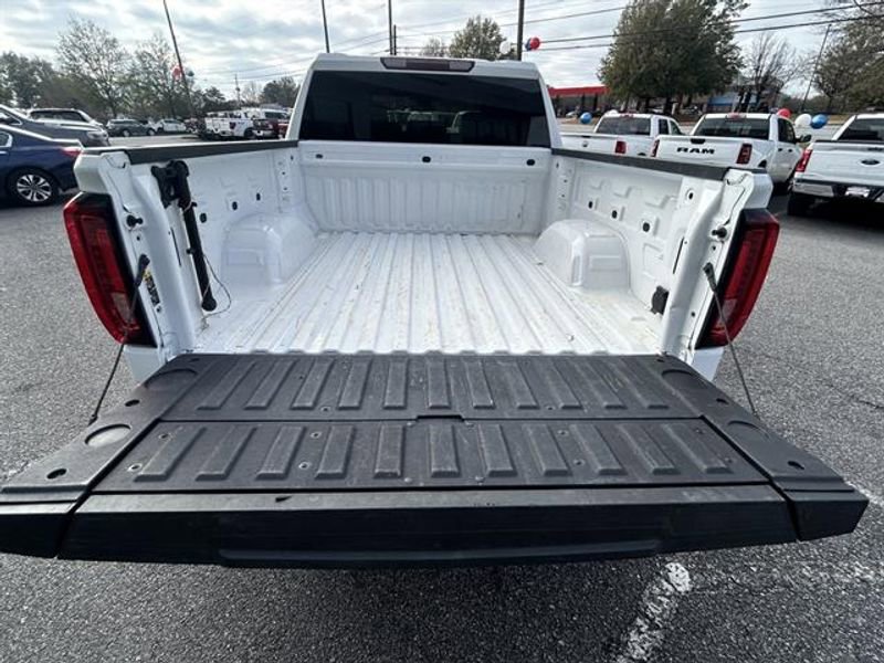 Used 2025 GMC Sierra 1500 SLT AWD/4WD image 9
