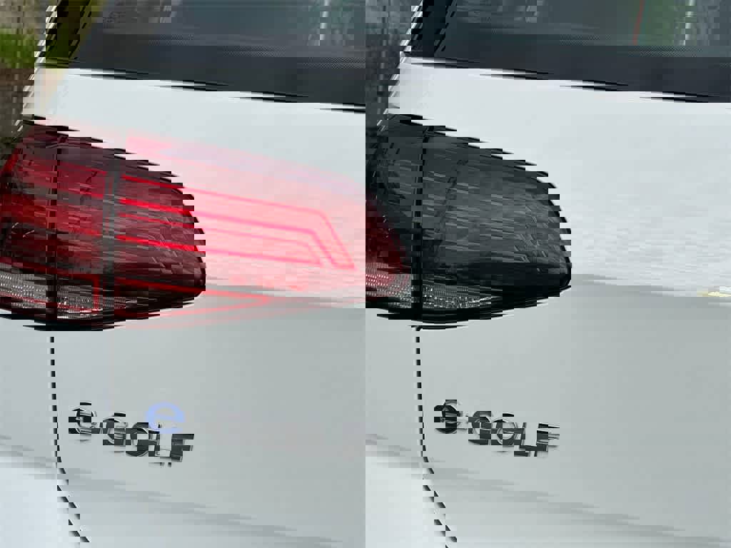 Used 2019 Volkswagen e-Golf SE w/ Driver Assistance Package image 6