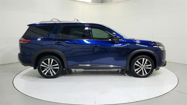 Certified 2025 Nissan Pathfinder Platinum w/ Cargo Package AWD/4WD image 9
