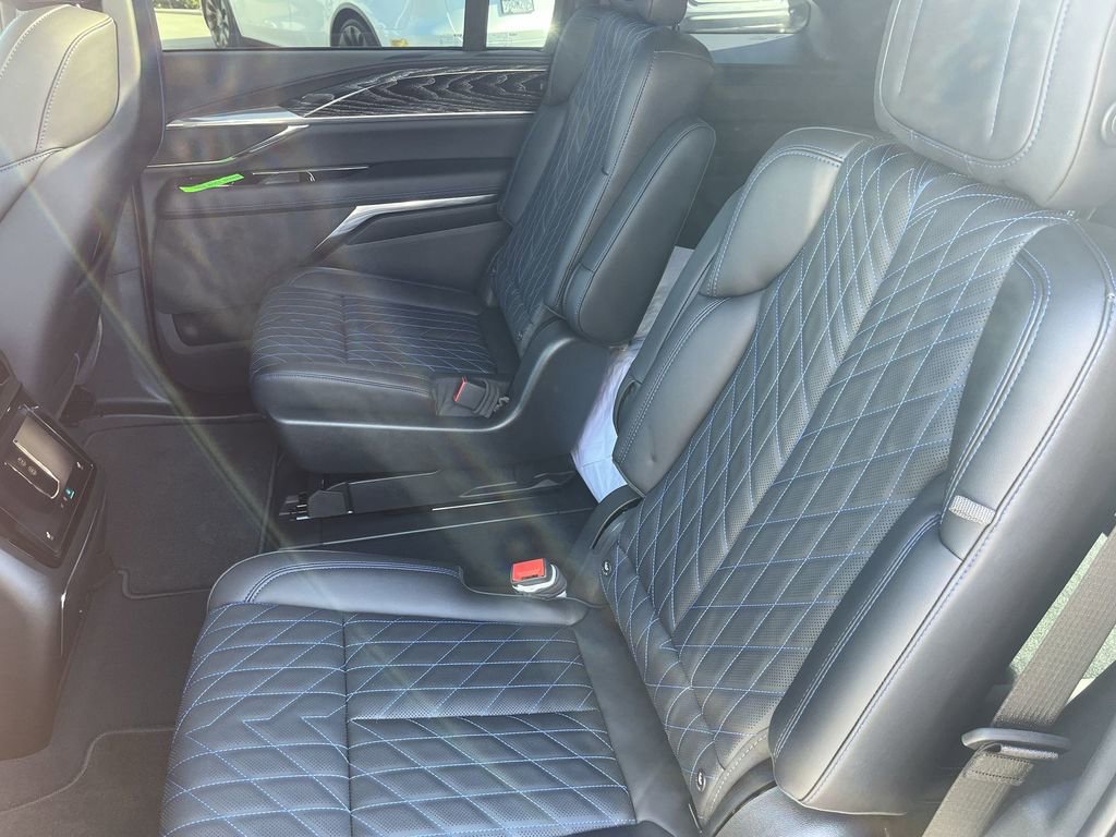 New 2026 Cadillac Escalade IQ Sport 1 w/ LPO, ONYX Package image 17