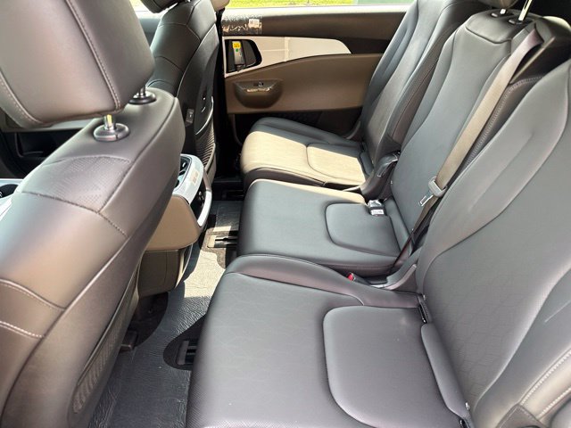 New 2026 Kia Carnival FWD image 16