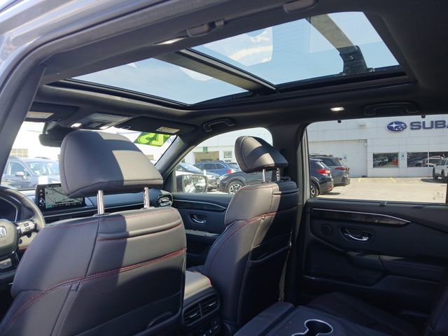 Used 2025 Honda Pilot Black Edition image 26