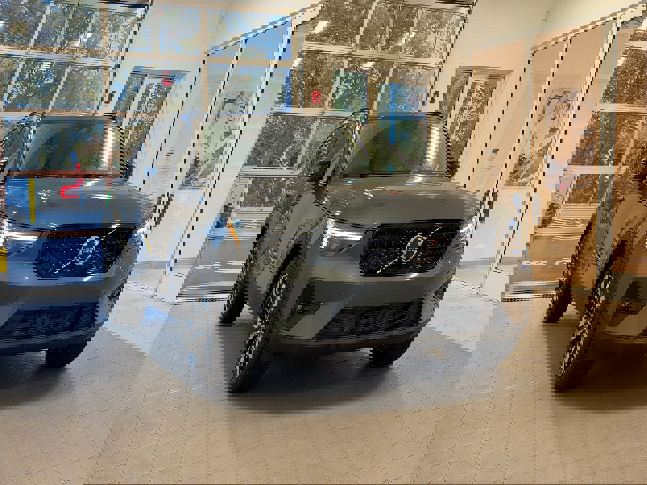 New 2026 Volvo XC40 B5 Ultra w/ Protection Package Premier image 4