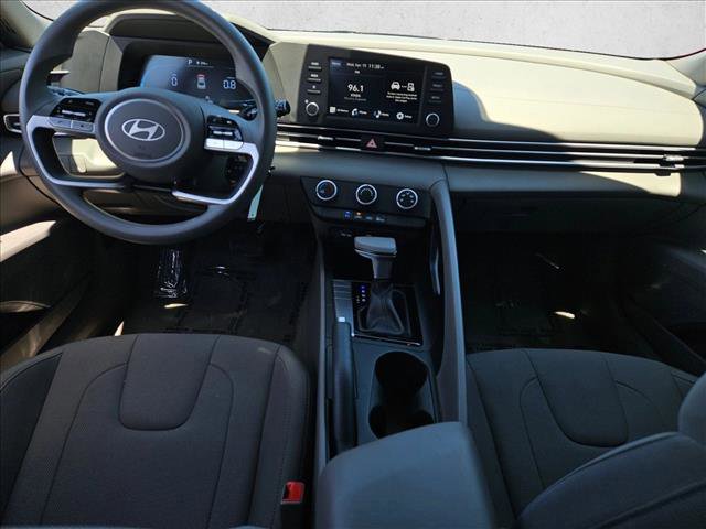 Used 2025 Hyundai Elantra SE FWD image 20