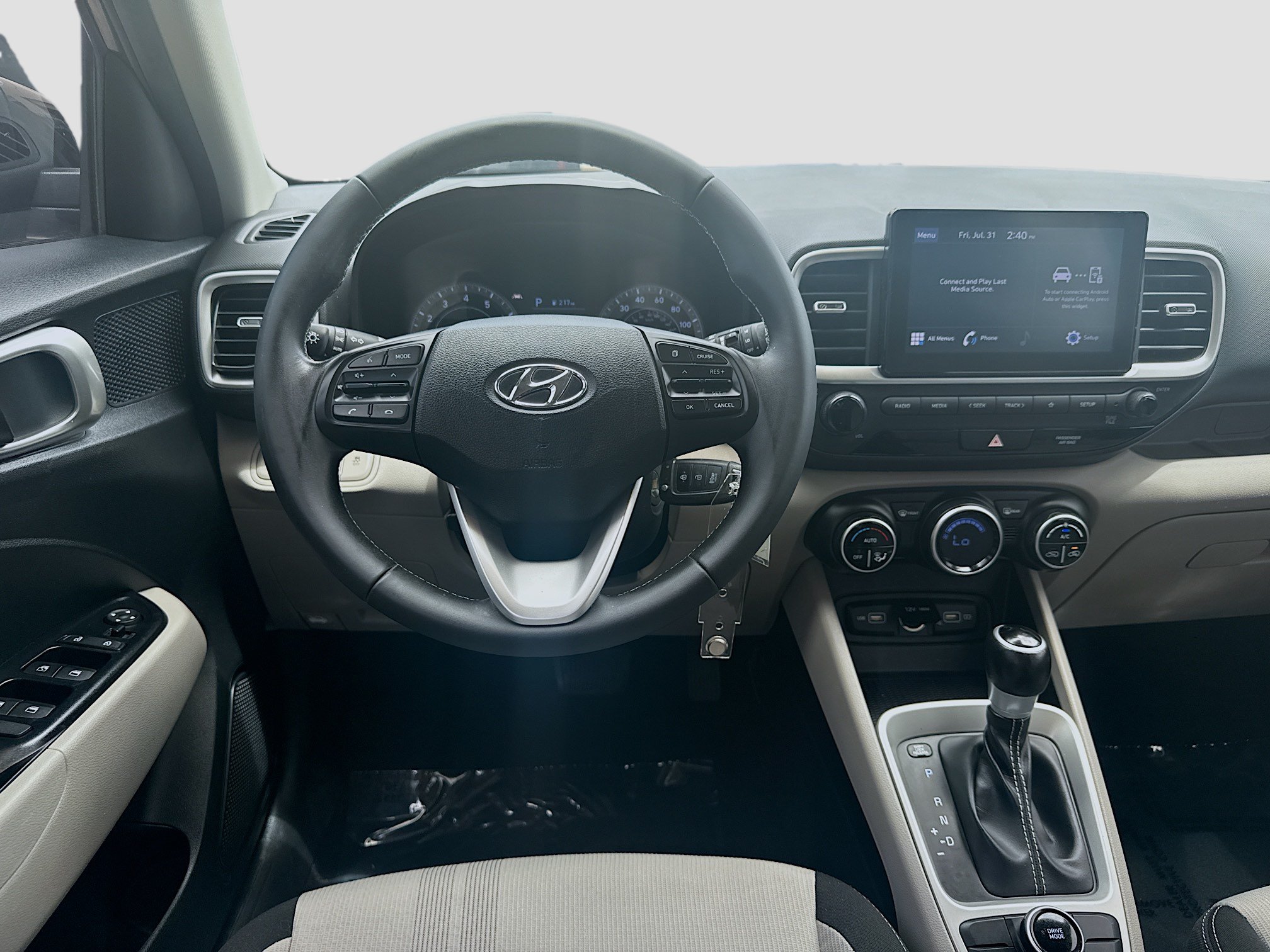 Used 2022 Hyundai Venue SEL FWD image 18