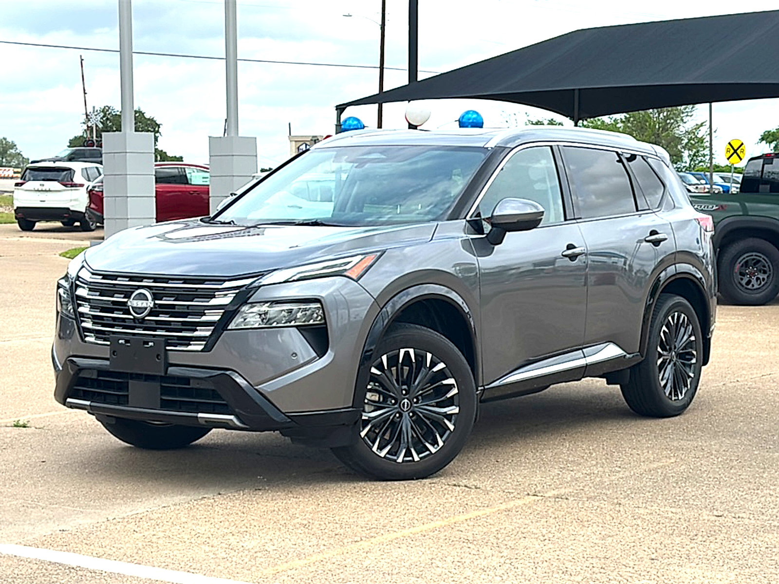 Certified 2025 Nissan Rogue Platinum w/ Tech Package FWD image 2