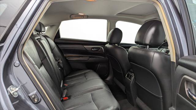 Used 2013 Nissan Altima 2.5 SL w/ Technology Pkg FWD image 17