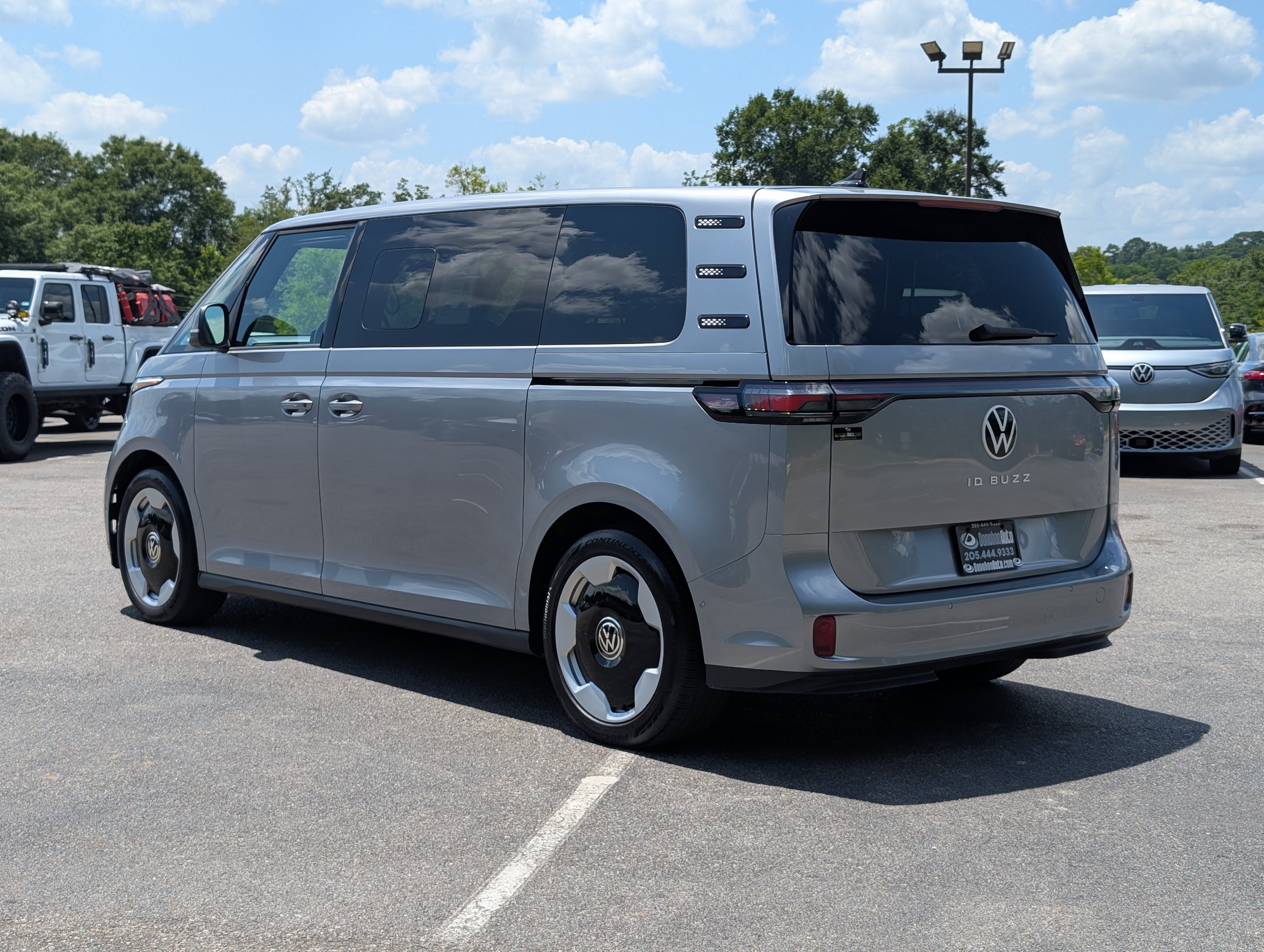 Used 2025 Volkswagen ID. Buzz Pro S Plus RWD image 7