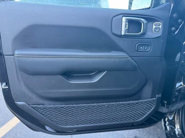 New 2025 Jeep Wrangler Unlimited Sahara AWD/4WD image 11