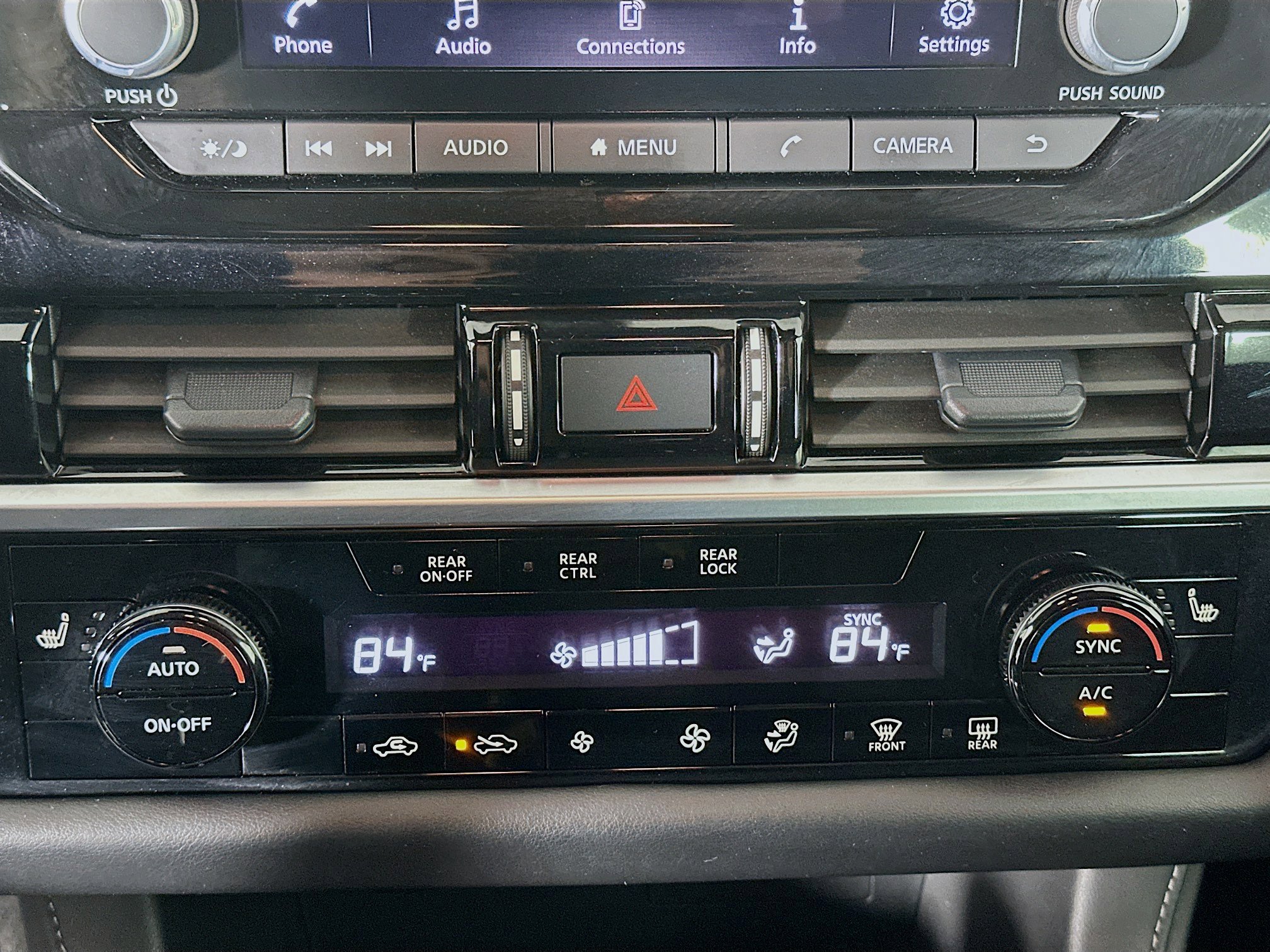 Used 2025 Nissan Pathfinder SV image 23