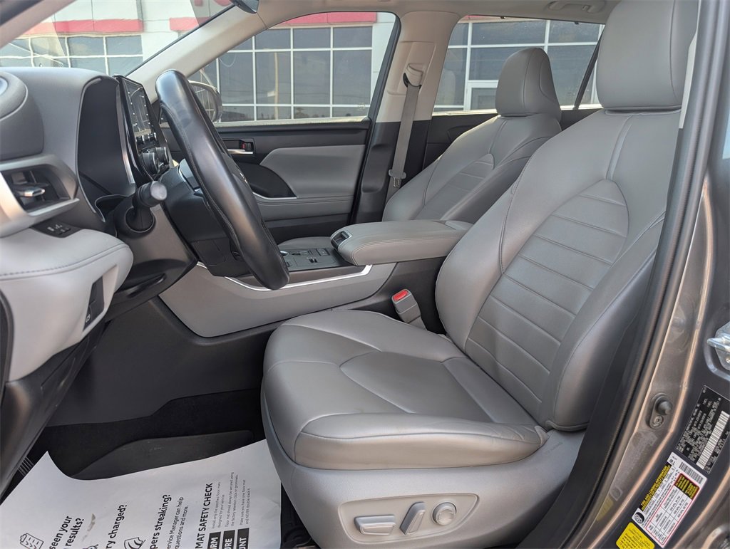 Used 2021 Toyota Highlander XLE image 11
