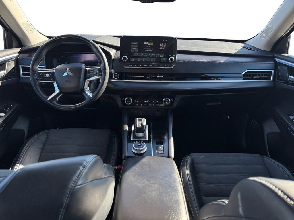 Used 2023 Mitsubishi Outlander SE Black Edition image 12