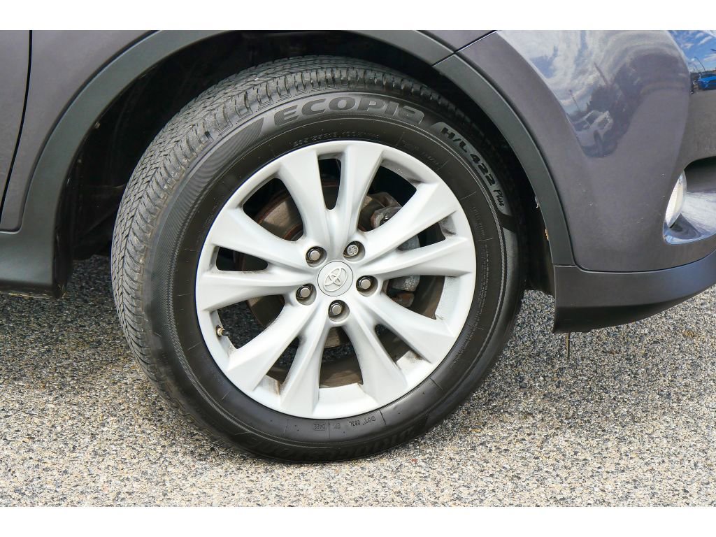 Used 2015 Toyota RAV4 Limited image 30