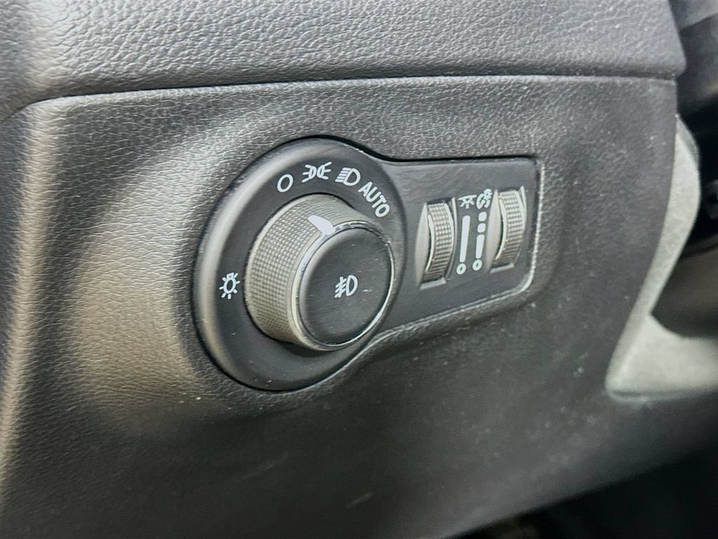 Used 2021 Jeep Compass Latitude w/ Sun and Sound Group AWD/4WD image 12