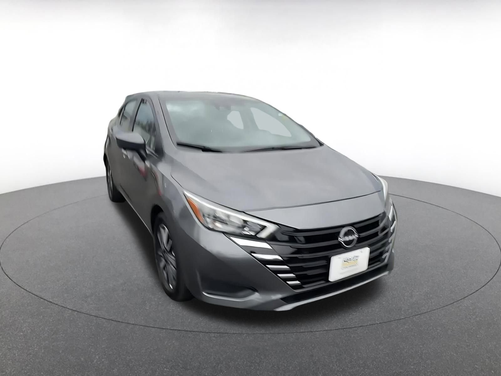 Used 2025 Nissan Versa SV image 3