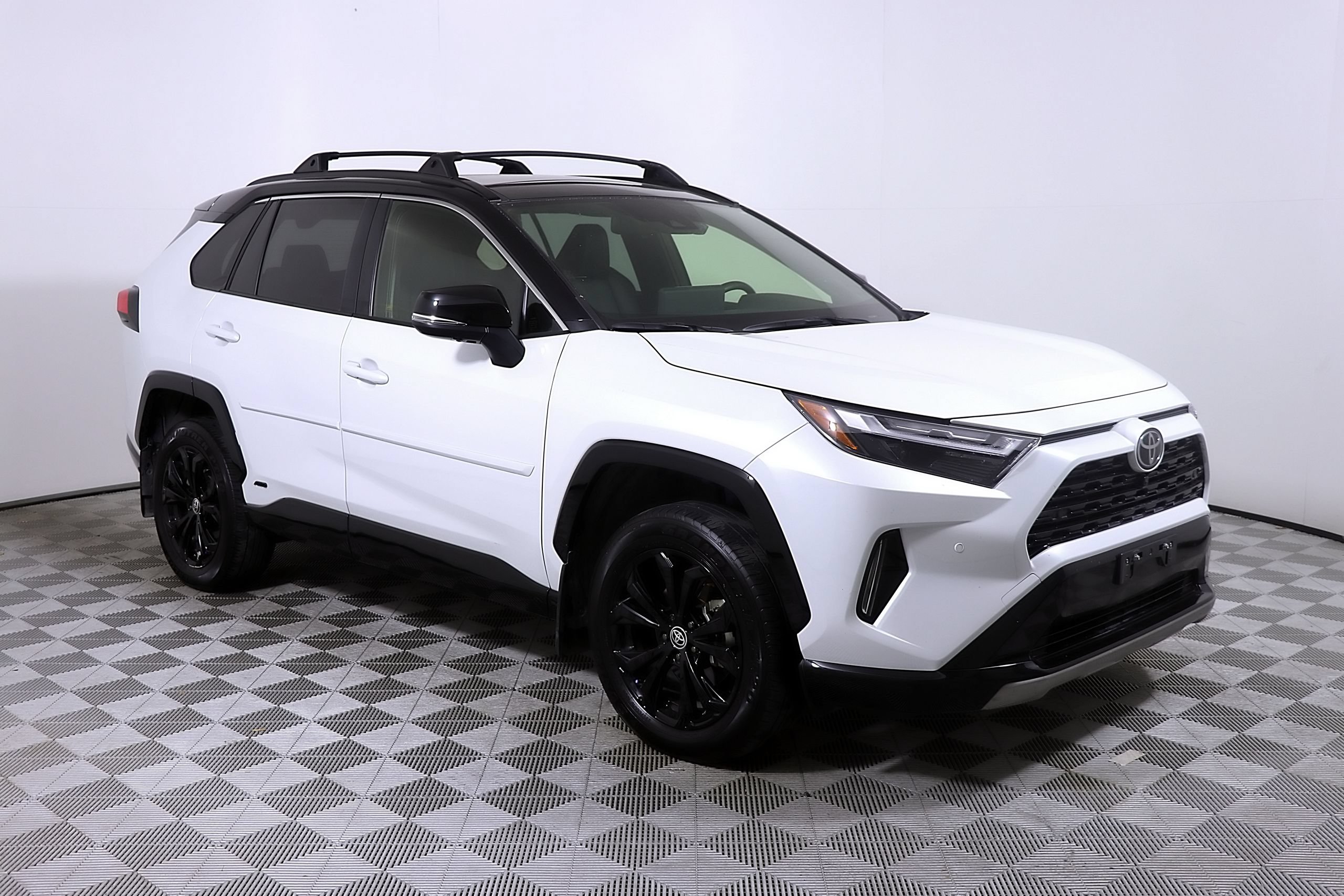 Used 2025 Toyota RAV4 XSE w/ Advanced Technology Package AWD/4WD image 6