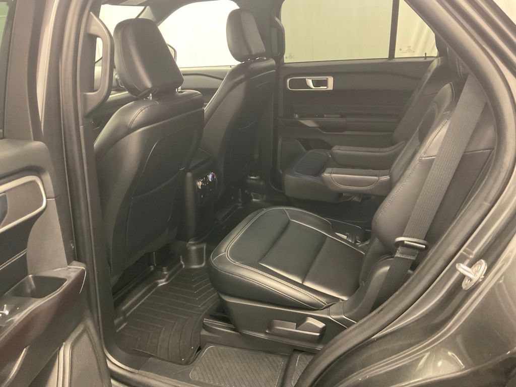 Used 2020 Ford Explorer XLT w/ Equipment Group 202A AWD/4WD image 34