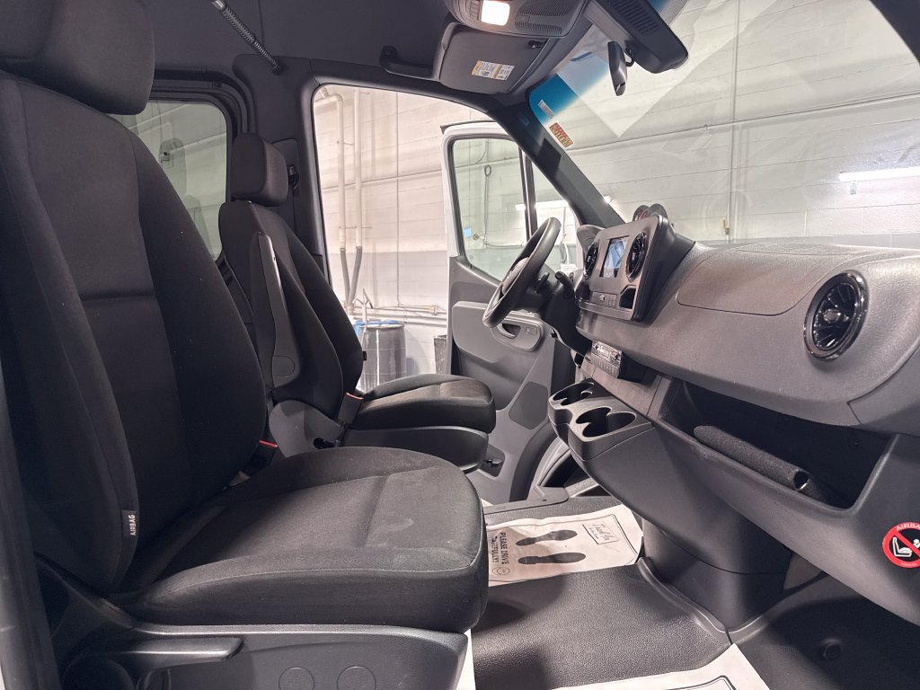 Used 2024 Mercedes-Benz Sprinter 2500 image 31