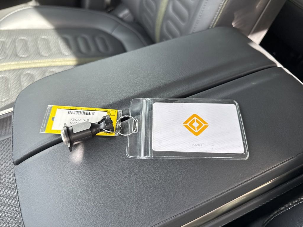 Used 2024 Rivian R1S Adventure AWD/4WD image 28