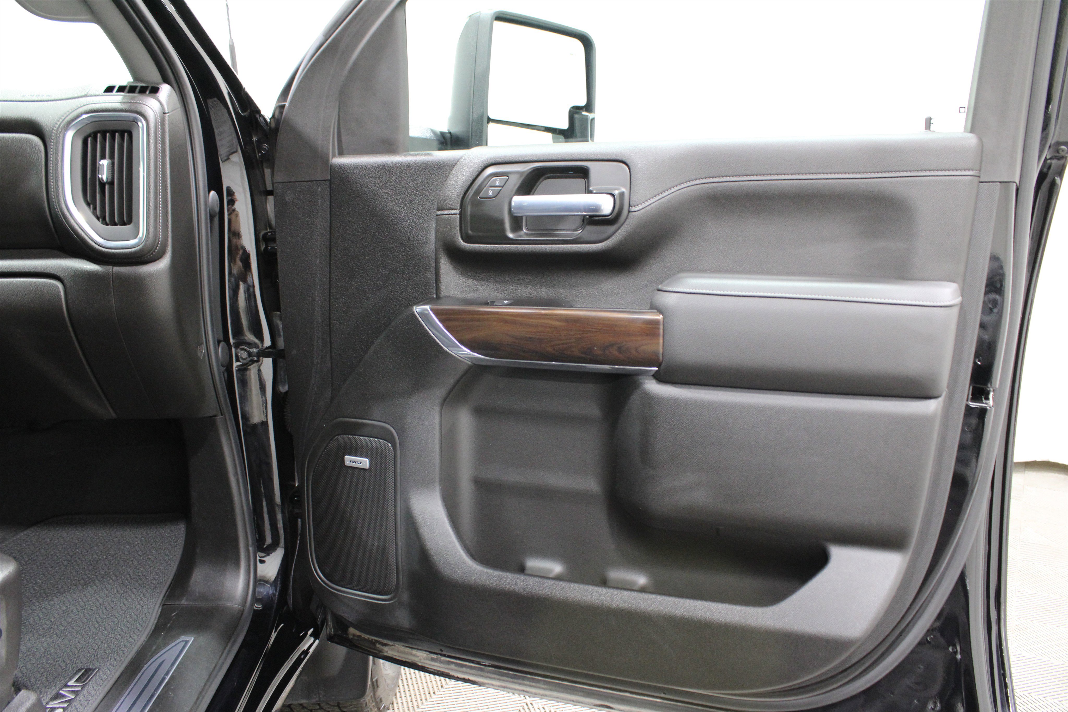 Used 2022 GMC Sierra 2500 SLT w/ SLT Premium Package image 29