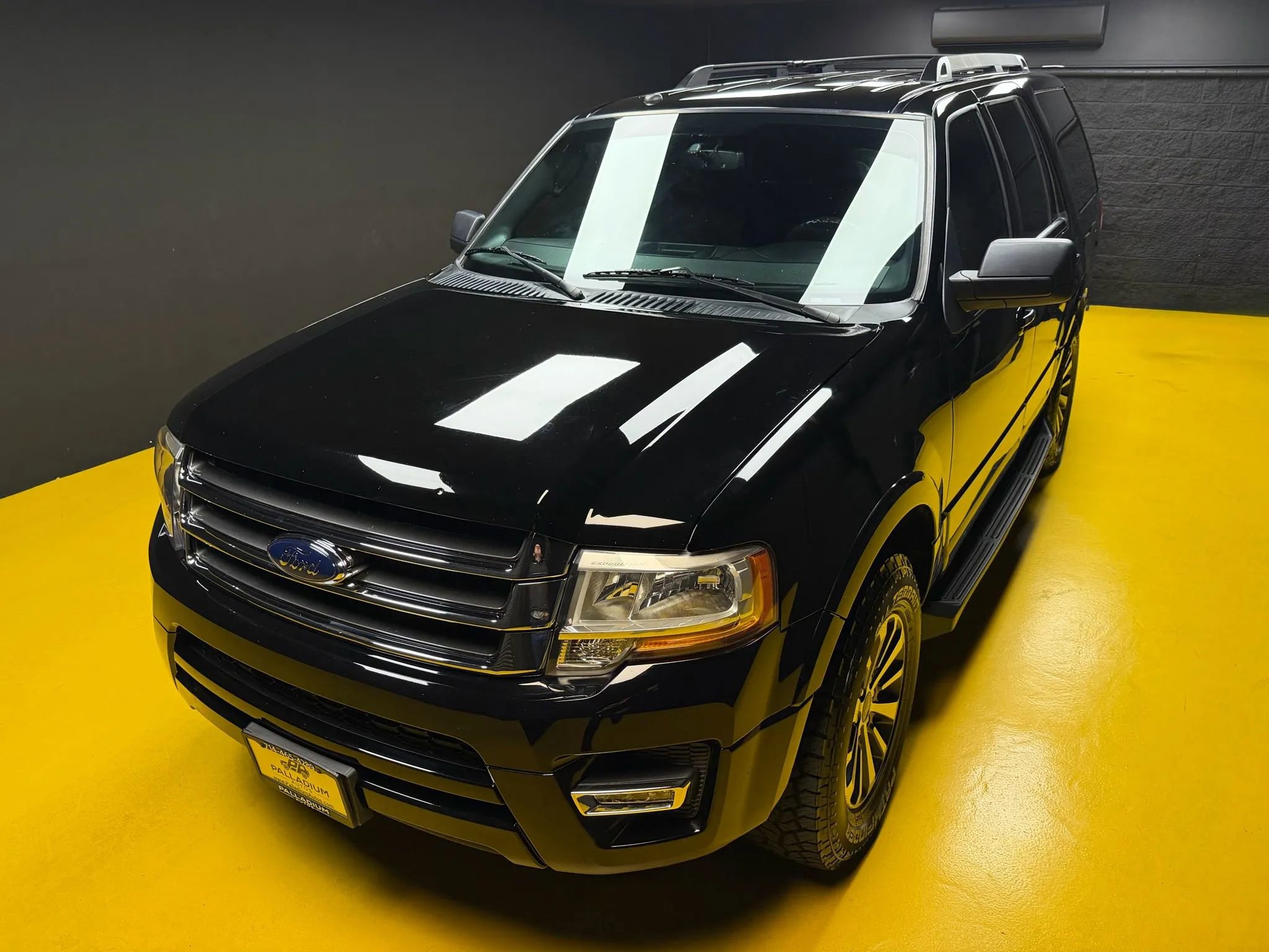 Used 2017 Ford Expedition XLT image 38