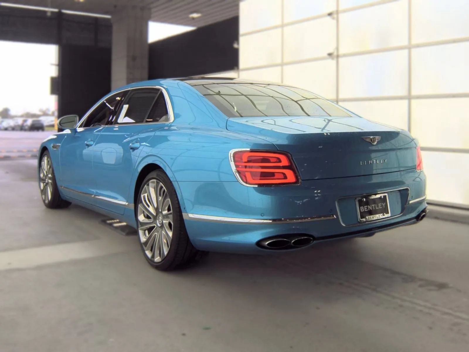 Used 2022 Bentley Flying Spur V8 AWD/4WD image 12